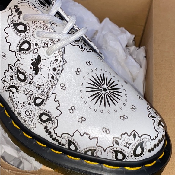 🔥Dr Martens Unisex 1461 Bandana Print 3 Eye NWT - Picture 10 of 12
